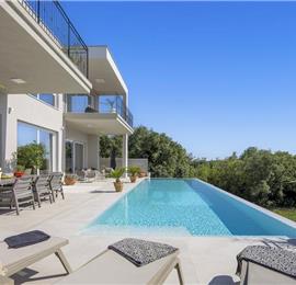 Luxury 4-Bedroom Villa with generous sized Infinity Pool near Buje, Istria. Sleeps 8